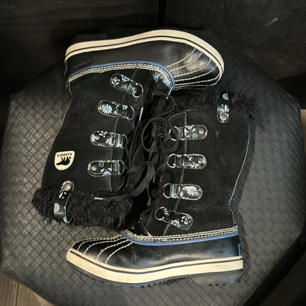 Authentic Sorel signature girls waterproof winter snow boots Sz 2 Euro 33